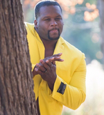 Black-guy-hiding-behind-tree-meme-38iqvl.png