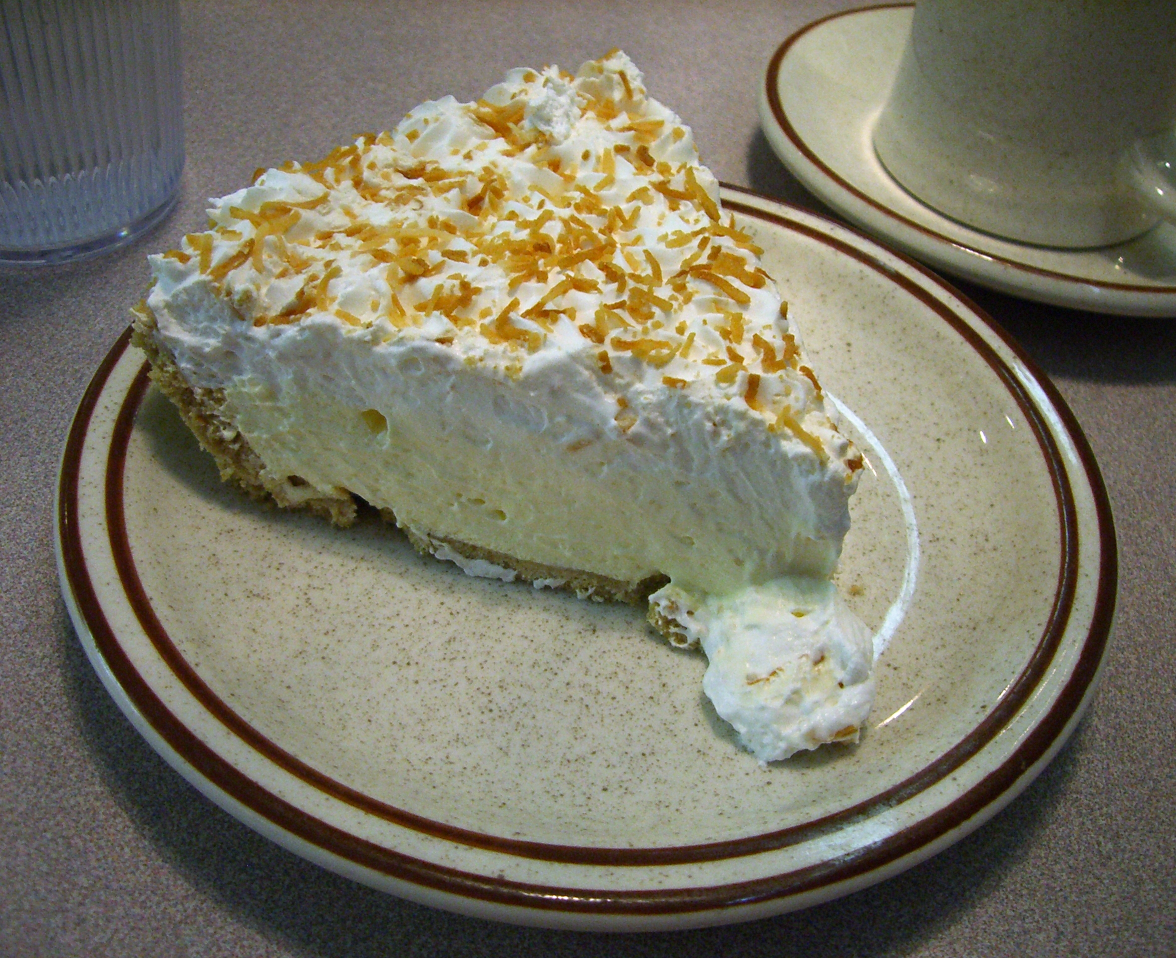Coconut_cream_pie.jpg
