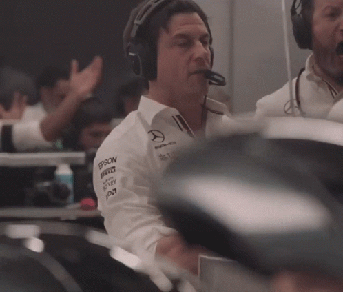toto-smash-toto-wolff.gif