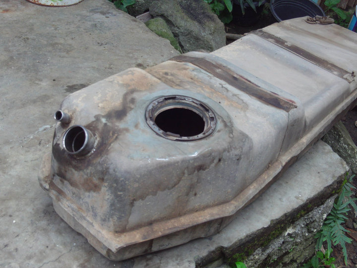 Opel_Blazer_1996_Fuel_Tank.jpg