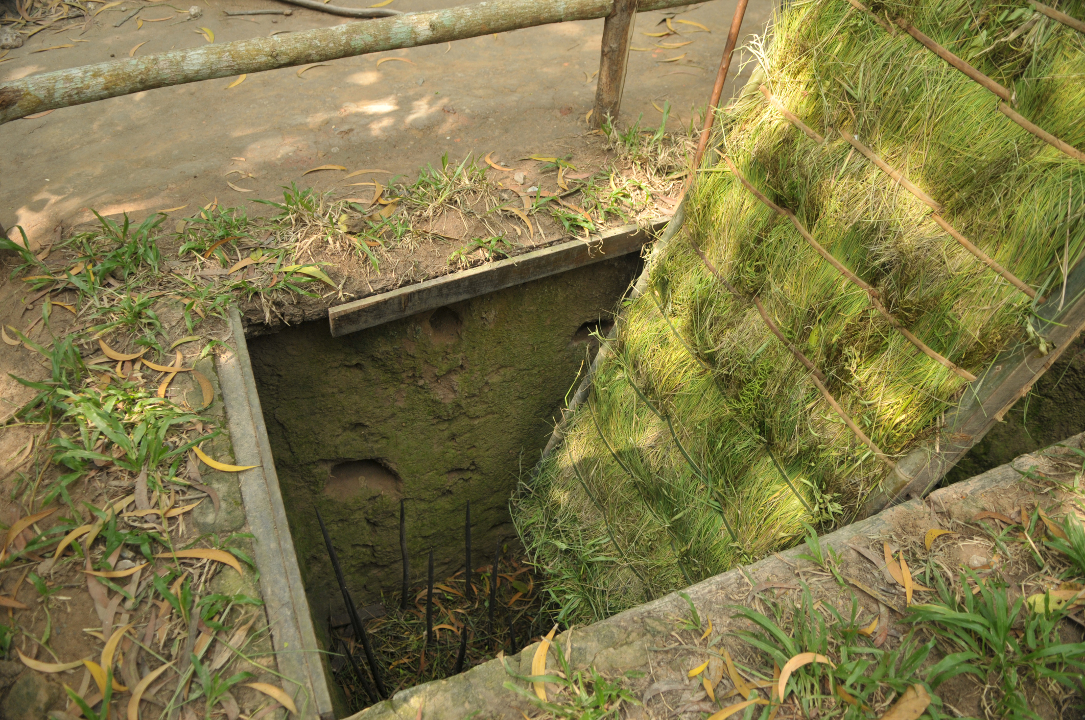 underground-trap-used-during-vietnam-war.jpg