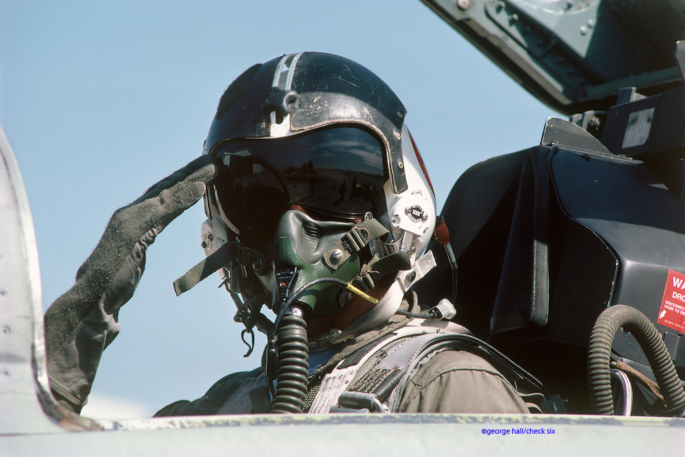 Pilot-Salute-GH-43786.jpg