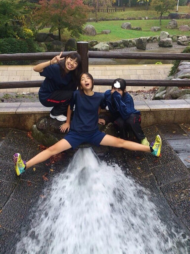 r/photoshopbattles - PsBattle: This japanese highschool girl from r/funny