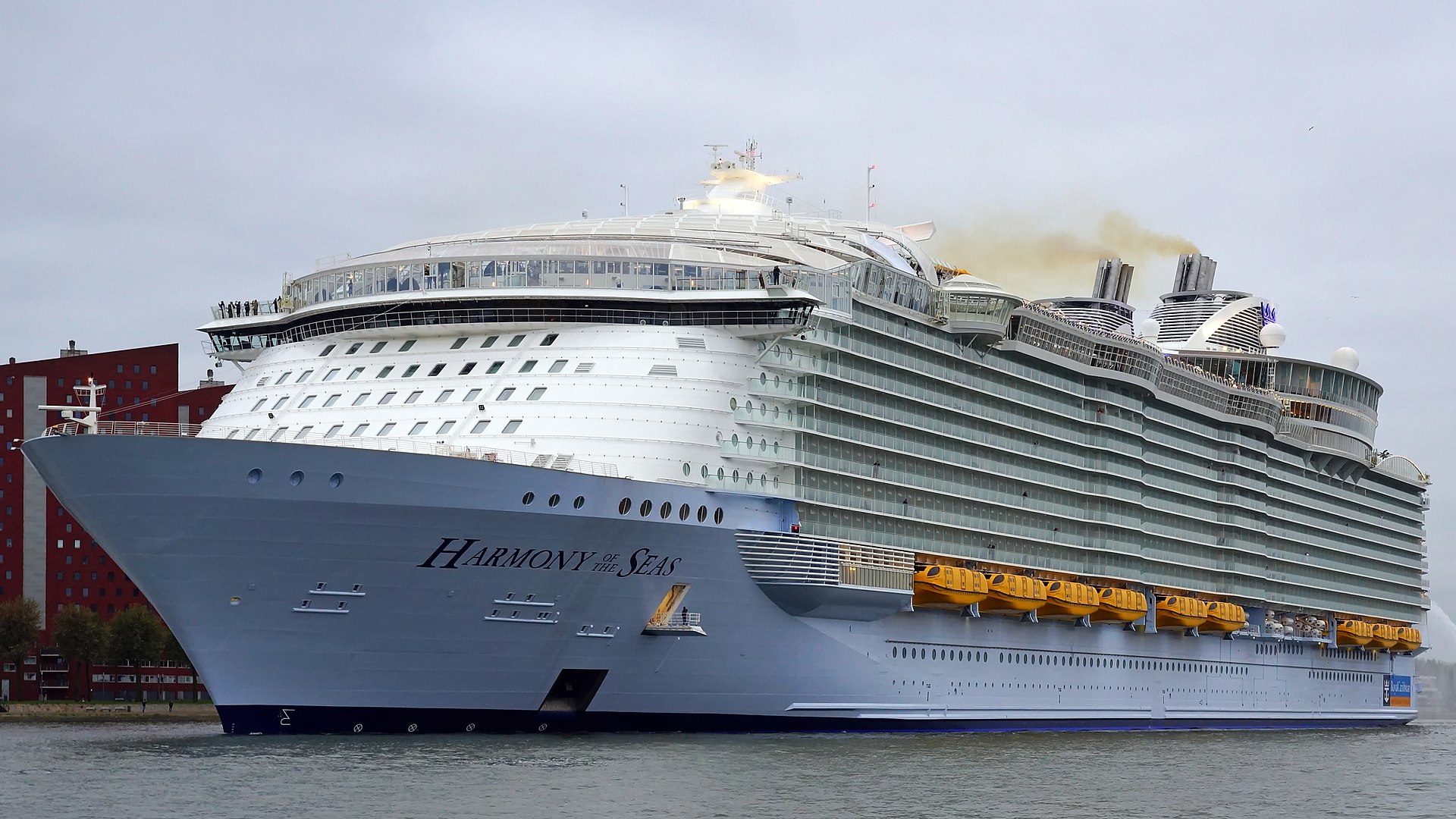 1920px-Harmony_of_the_Seas_%28ship%2C_2016%29_001_%28cropped%29.jpg