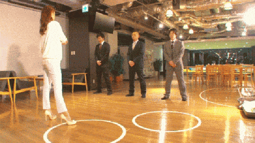 extreme-japanese-apologizing-woman.gif