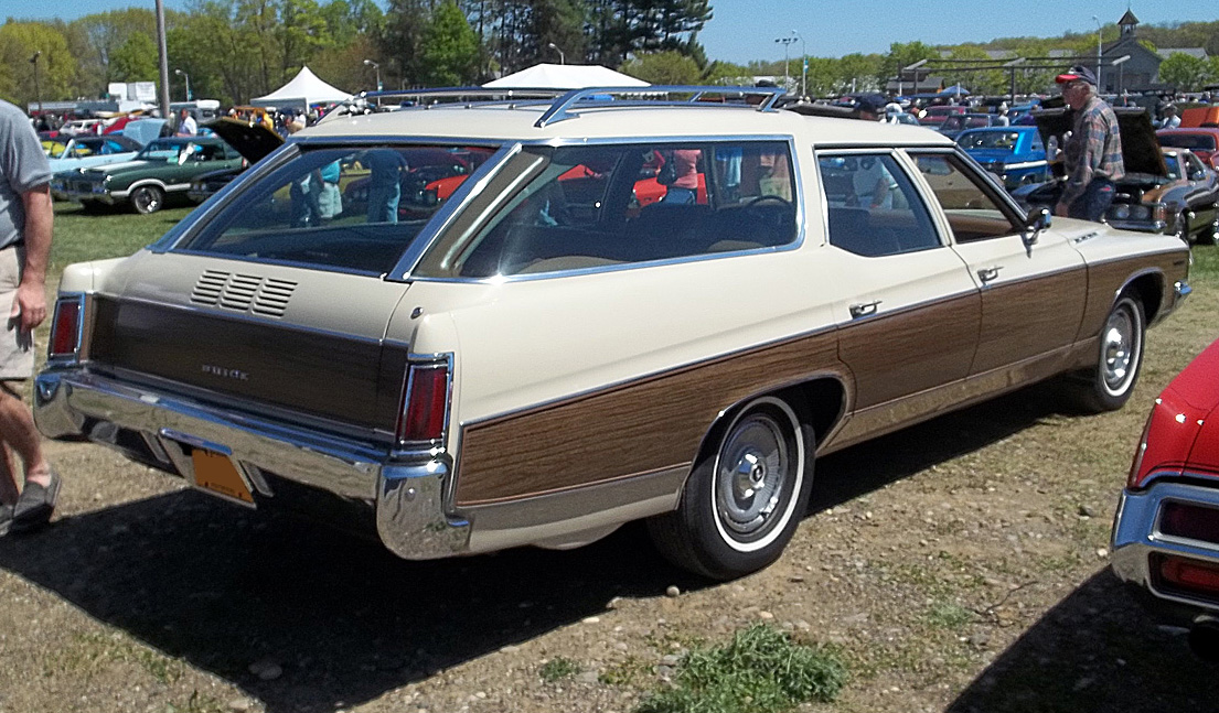 1971_Buick_Estate_wagon_rear.jpg