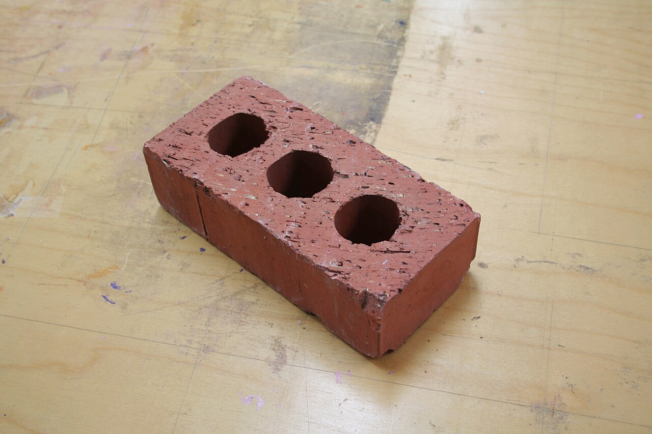 1280px-Brick.jpg