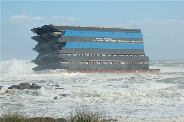 barge-at-jacobs-bay-007.jpg