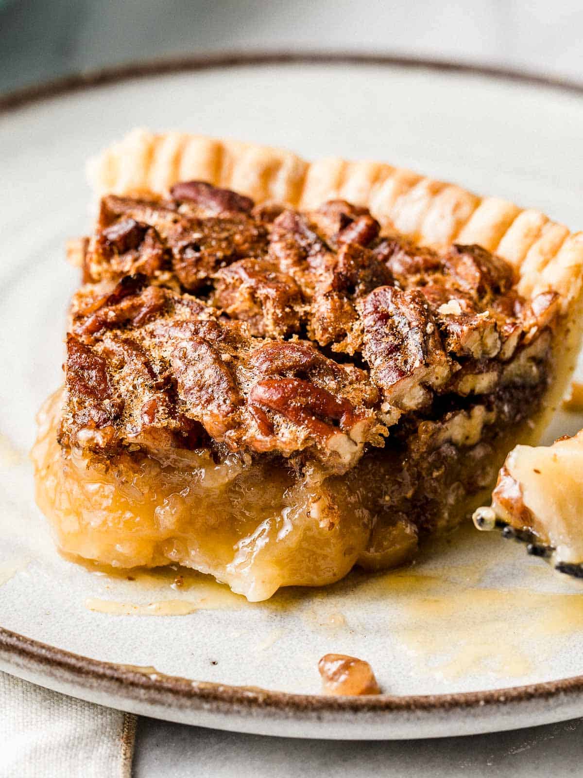 A-slice-of-pecan-pie-recipe-on-a-plate.jpg